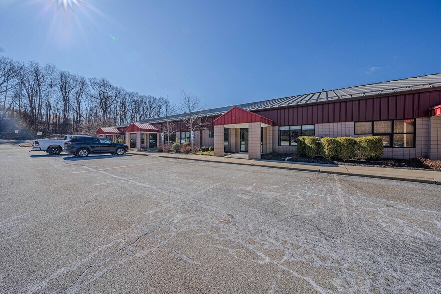 More Photos Of 12 Orben Dr, Landing Showroom For Lease