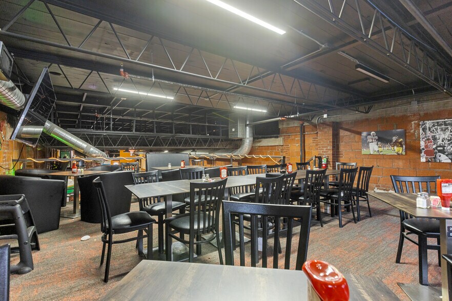 More Photos Of 418 N Grant Ave, Odessa Bar For Sale