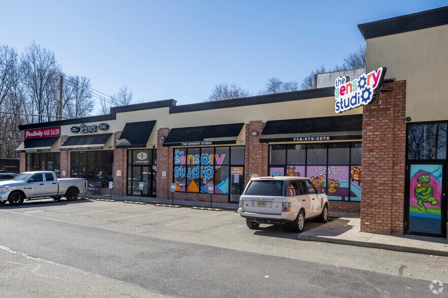 More Photos Of 8 Johnson St, Staten Island Storefront Retail Office For Lease