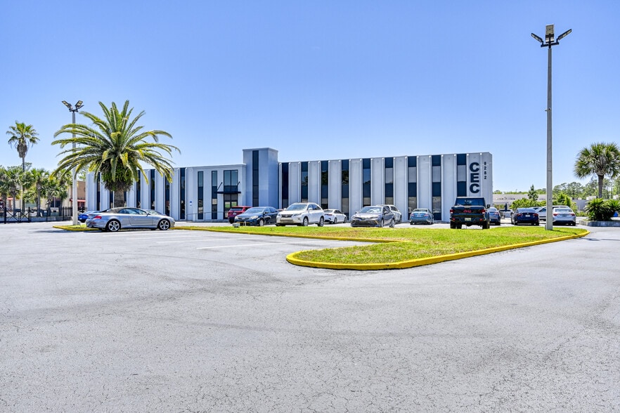 More Photos Of 8282 Western Way Cir, Jacksonville Warehouse For Lease