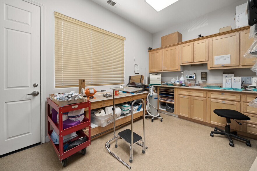 More Photos Of 71-75 N Main St, Templeton Office For Lease