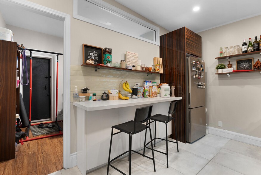 More Photos Of 676 Bloor St W, Toronto Storefront Retail Residential For Sale