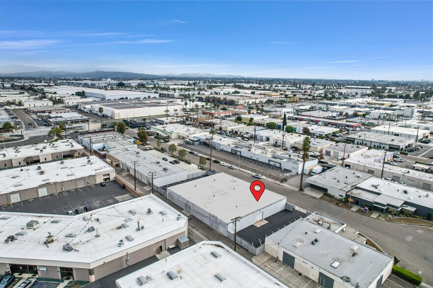 More Photos Of 1121-1127 E Ash Ave, Fullerton Warehouse For Sale