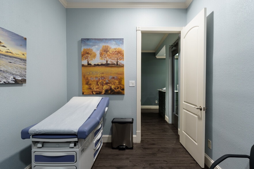 More Photos Of 13688 Breton Ridge St, Houston Medical For Sale