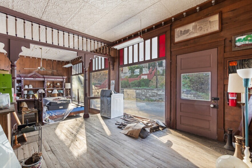 More Photos Of 75 Center St, Eureka Springs General Retail For Sale