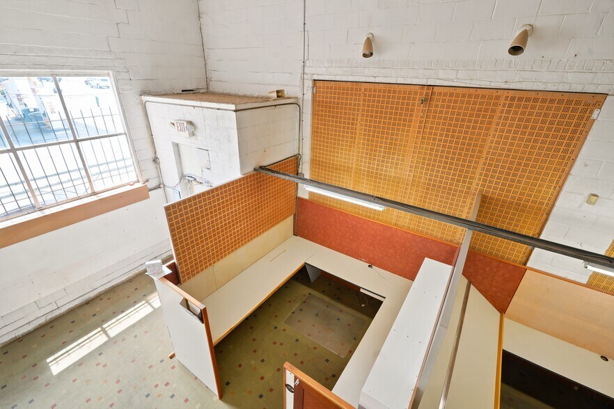 More Photos Of 931 Brentwood Rd NE, Washington Warehouse For Lease