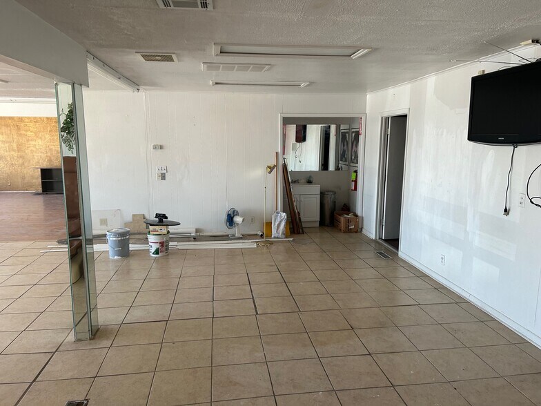 More Photos Of 213 S Air Depot Blvd, Oklahoma City Freestanding For Lease