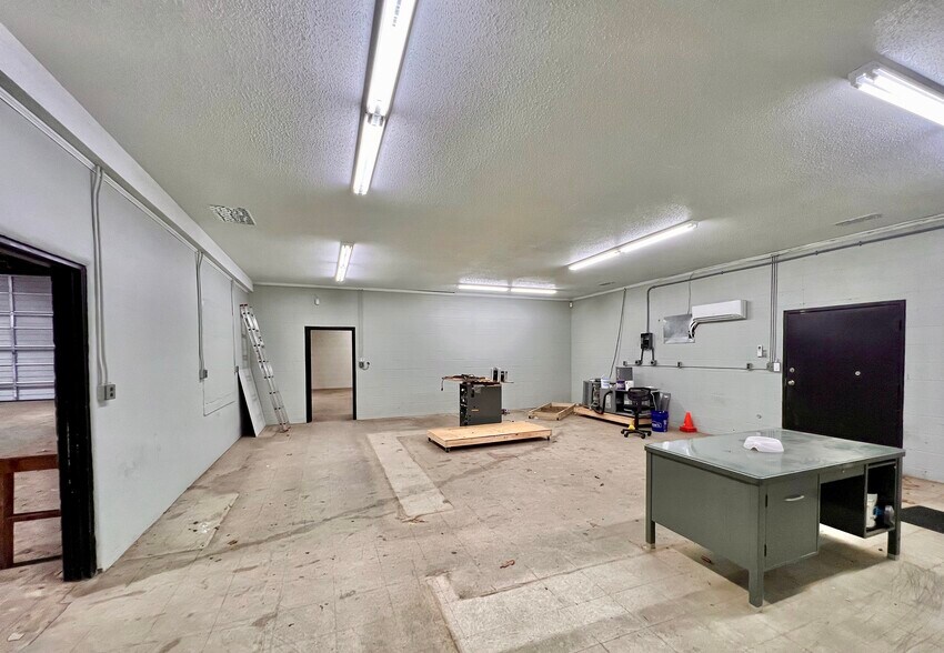 More Photos Of 216 Bingham & Parks Rd, Advance Industrial For Lease