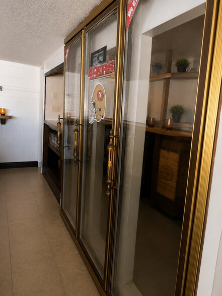 More Photos Of 311 Lake Mendocino Dr, Ukiah Bar For Lease