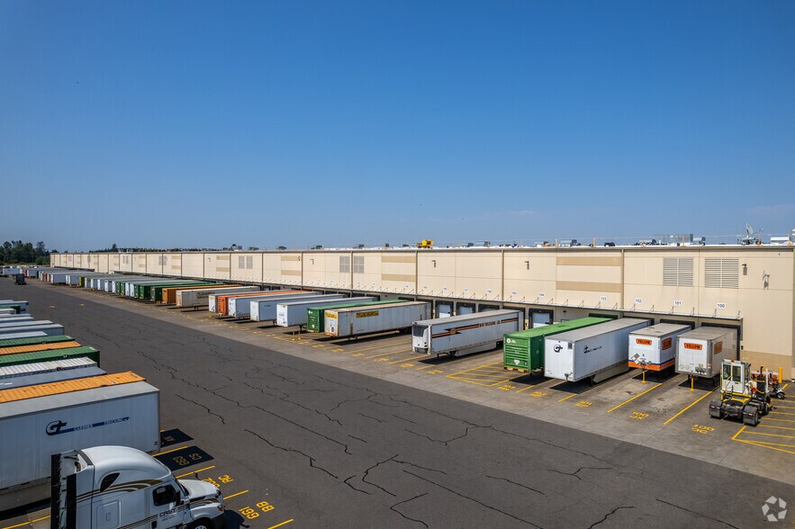 More Photos Of 4999 Depot Ct SE, Salem Distribution For Sale