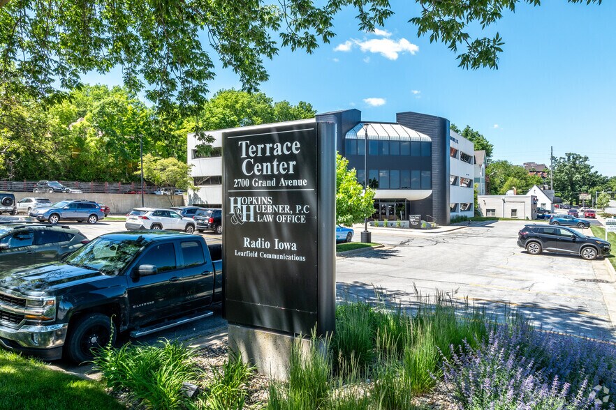 More Photos Of 2700 Grand Ave, Des Moines Office For Lease