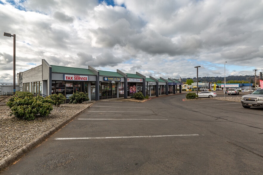 More Photos Of 16558 SE McLoughlin Blvd, Milwaukie Unknown For Lease