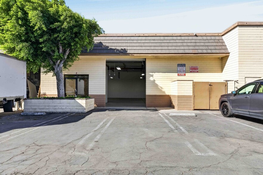 More Photos Of 12455 Branford St, Pacoima Warehouse For Sale