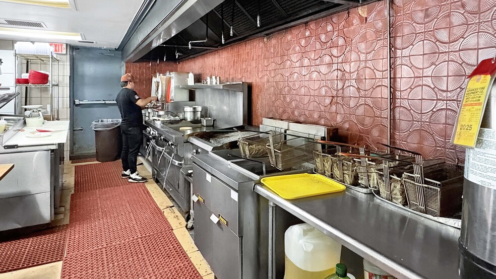 More Photos Of 750 N Addison Rd, Villa Park Restaurant For Sale