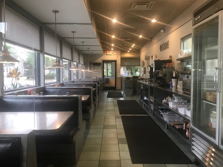 More Photos Of 8200 Macomb St, Grosse Ile Restaurant For Sale