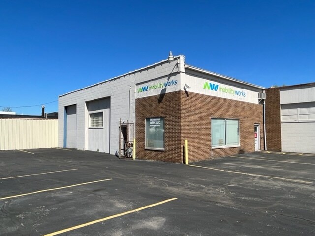 Primary Photo Of 1020 W Laskey Rd, Toledo Service For Lease