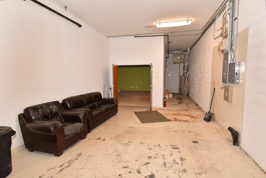 More Photos Of 400 Chapel Rd, South Windsor Light Manufacturing For Sale