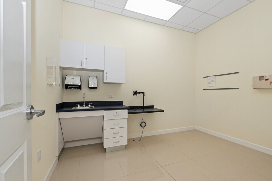 More Photos Of 4733 N Kedzie Ave, Chicago Storefront For Sale