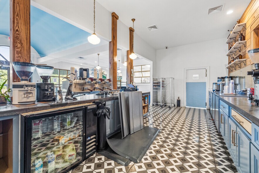 More Photos Of 11359 Highway 17, Pawleys Island Restaurant For Sale