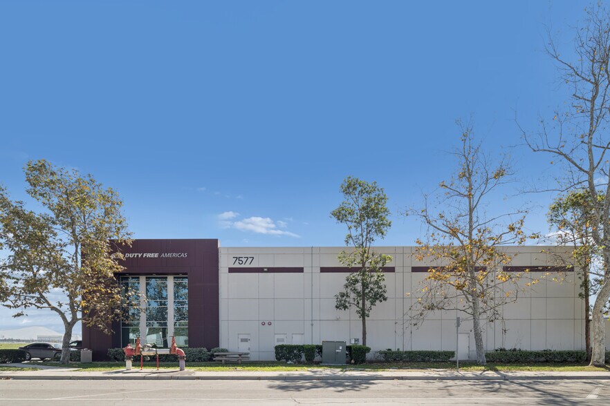 More Photos Of 7577 Airway Rd, San Diego Warehouse For Sale