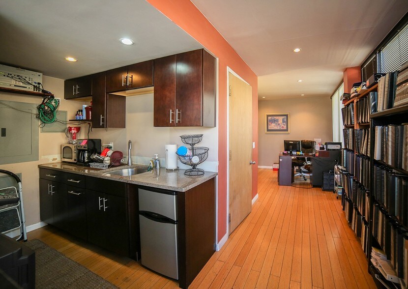 More Photos Of 220 Copper Ave NW, Albuquerque Office For Sale