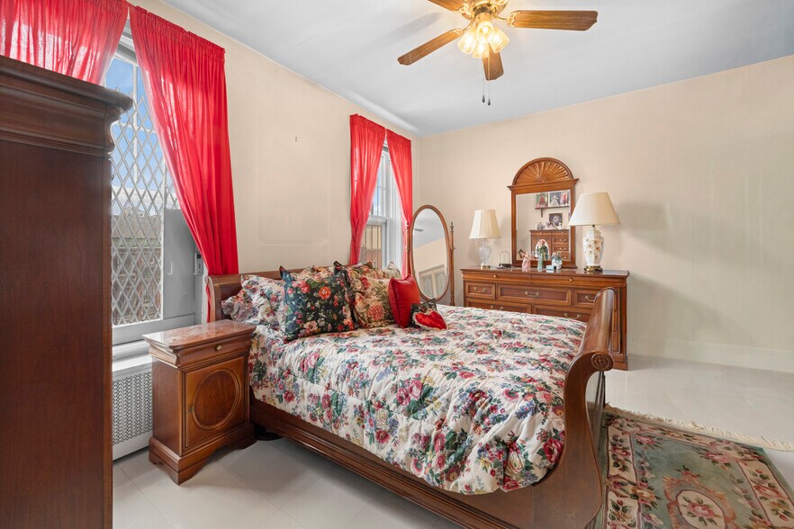 More Photos Of 3172 44th St, Astoria Multifamily For Sale