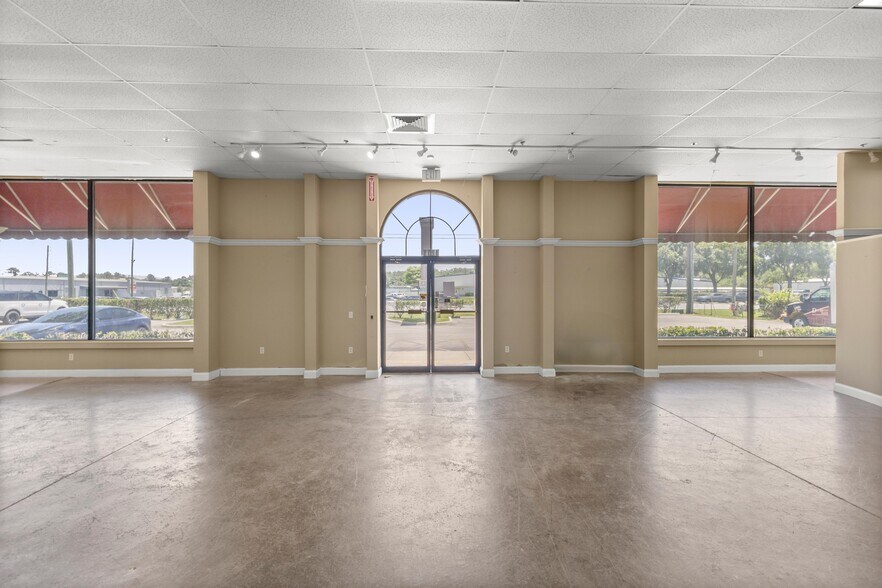 More Photos Of 1211 SW 17th St, Ocala Freestanding For Lease