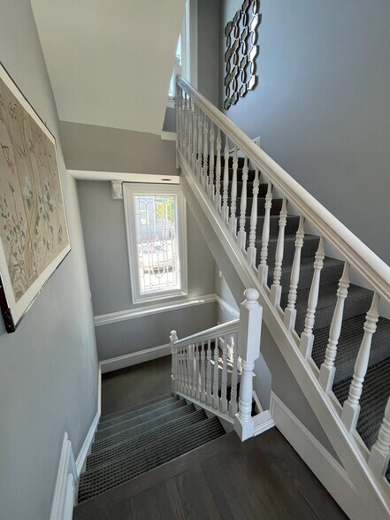 More Photos Of 824 E St, San Rafael Office For Lease