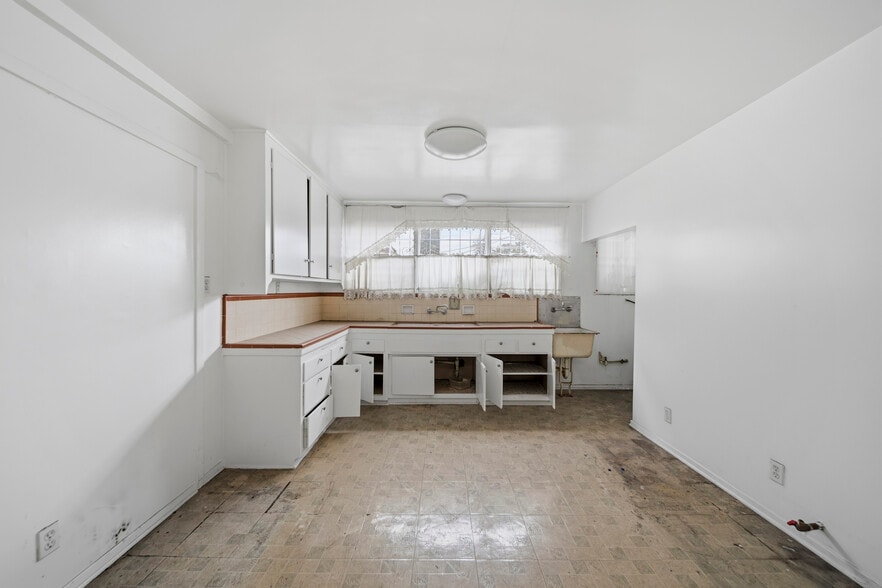 More Photos Of 1101 W Florence Ave, Los Angeles Religious Facility For Sale