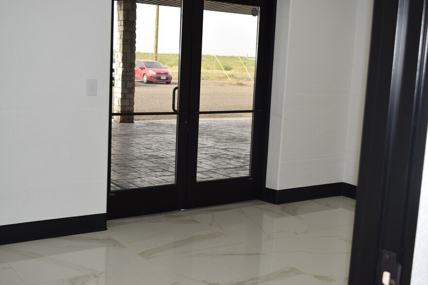 More Photos Of 6306 County 122 Rd, Midland Distribution For Lease