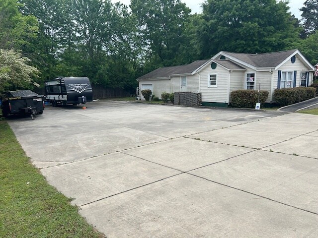 More Photos Of 1136 Mt Gallant Rd, Rock Hill Freestanding For Lease