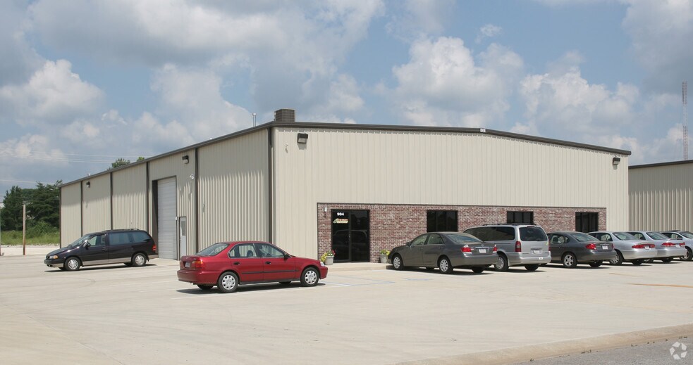 More Photos Of 904 Ploof Dr, Bessemer Distribution For Lease
