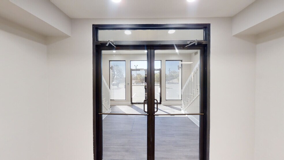 More Photos Of 2920 Edgewood Cir, Columbus Office For Lease