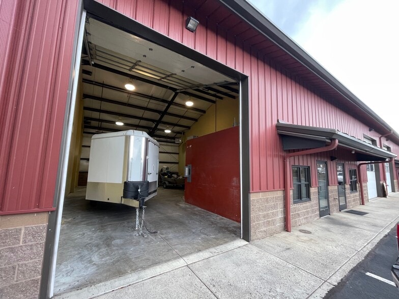 More Photos Of 20700 Carmen Loop, Bend Manufacturing For Lease