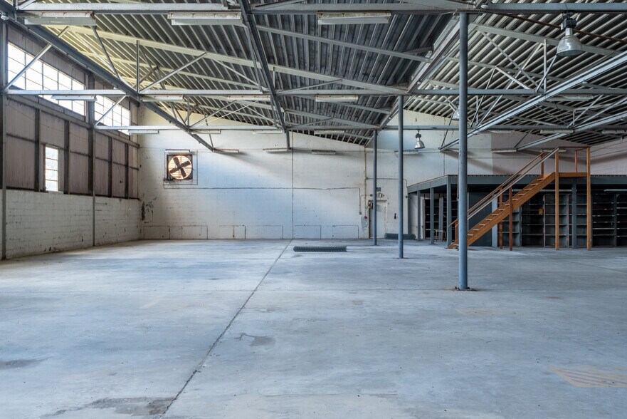 More Photos Of 5000 SE HWY 31 #W, Arcadia Industrial For Sale