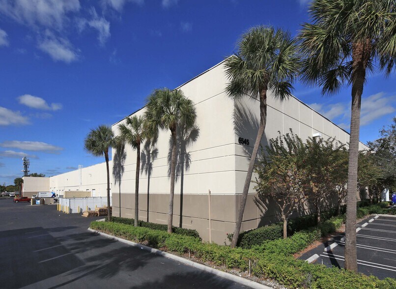 More Photos Of 6535 Nova Dr, Davie Unknown For Lease
