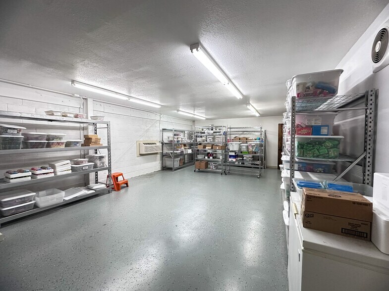 More Photos Of 2903 SE J St, Bentonville Showroom For Sale