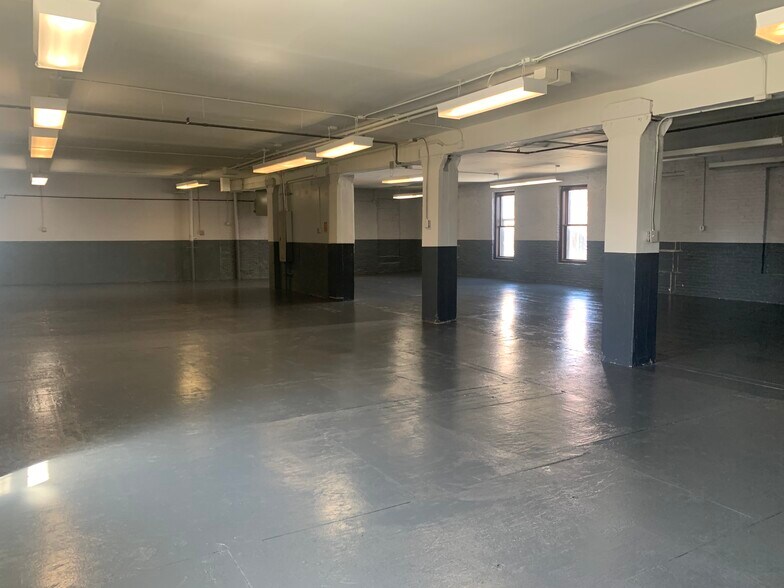 More Photos Of 1708 Boone Ave, Bronx Warehouse For Lease