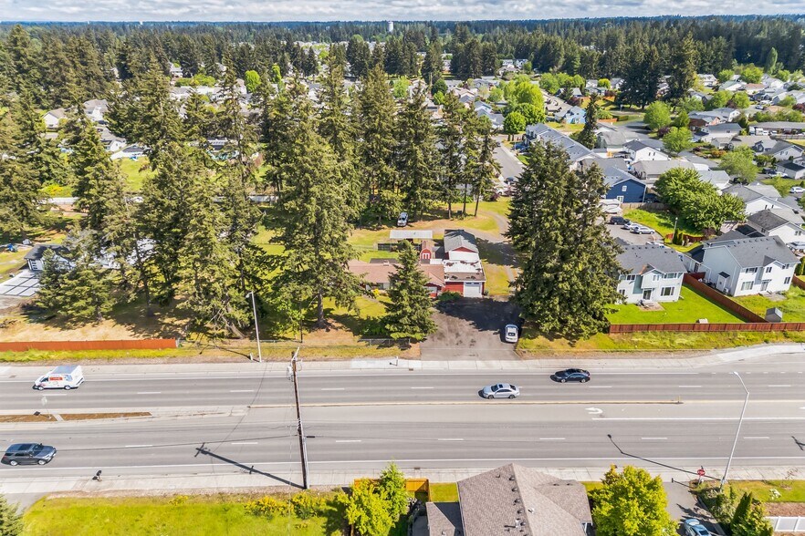 More Photos Of 2515 176th St E, Tacoma Showroom For Sale