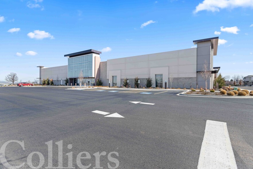 More Photos Of 1406 N Galleria Dr, Nampa Department Store For Sale