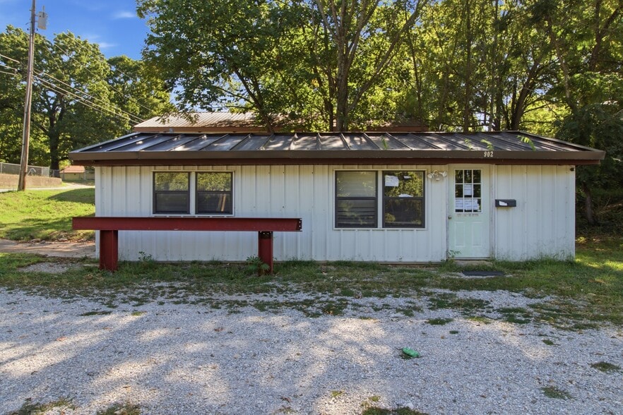 Primary Photo Of 902 S Hill St, West Plains Office For Sale