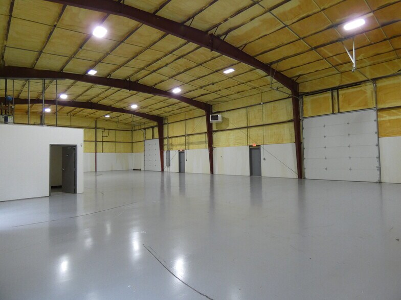 More Photos Of 151 W Henry Trusler Way, Shelton Warehouse For Lease