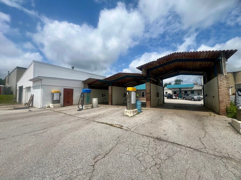 More Photos Of 125 John St, Westminster Auto Dealership For Sale