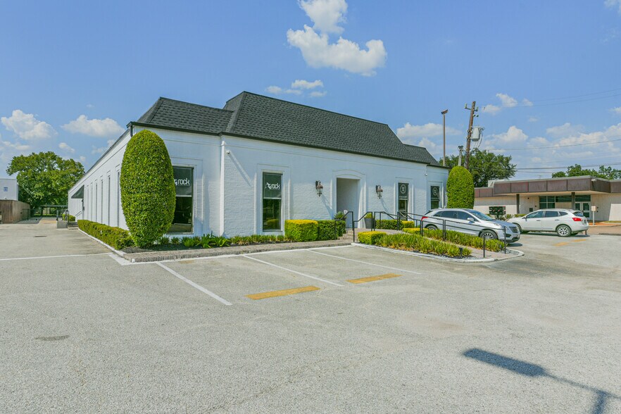 More Photos Of 14340 Memorial Dr, Houston Office For Lease