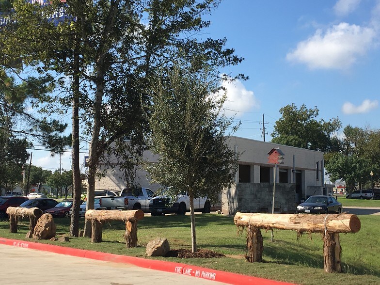 More Photos Of 1100 W Main St, Tomball Office For Lease