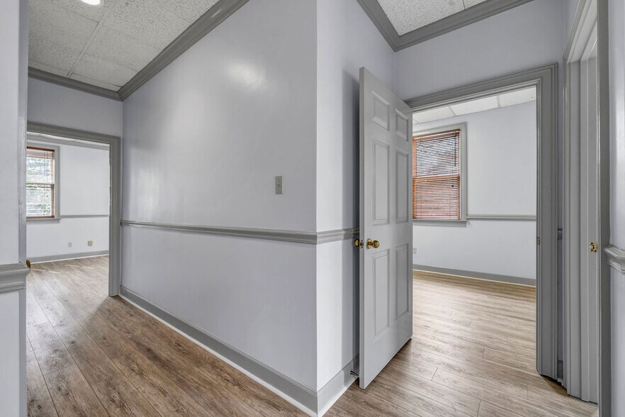 More Photos Of 2900 Paces Ferry Rd SE, Atlanta Office For Lease