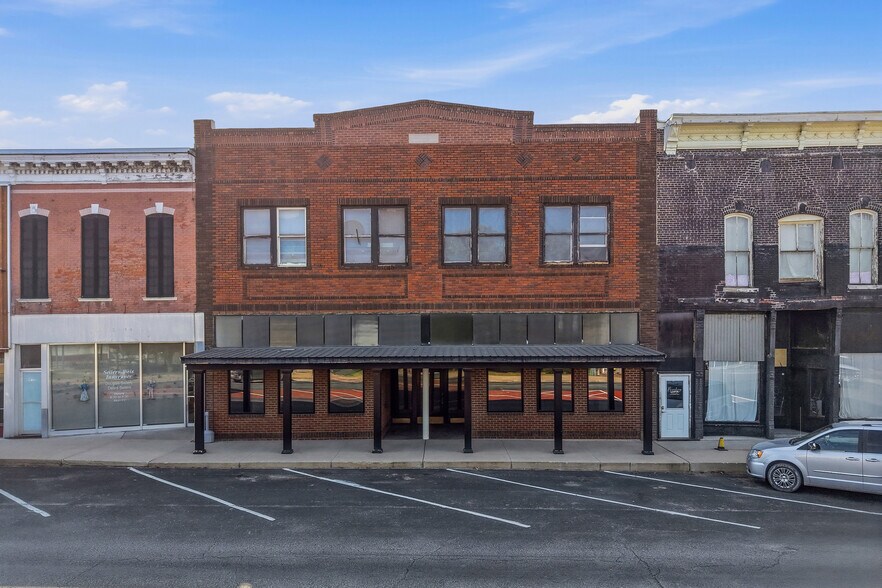 More Photos Of 204 S Broadway, Salisbury Specialty For Sale