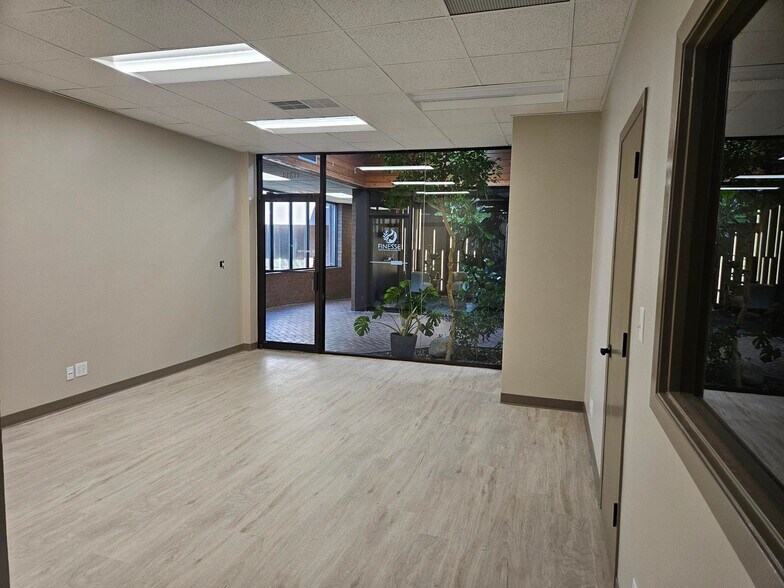 More Photos Of 11314 Davenport St, Omaha Office For Lease