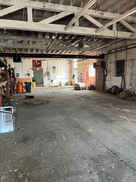 More Photos Of 700 S Long St, Salisbury Manufacturing For Lease
