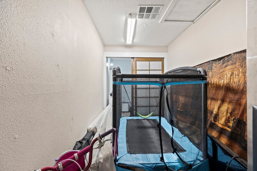 More Photos Of 906 E Commonwealth Ave, Fullerton Storefront For Sale